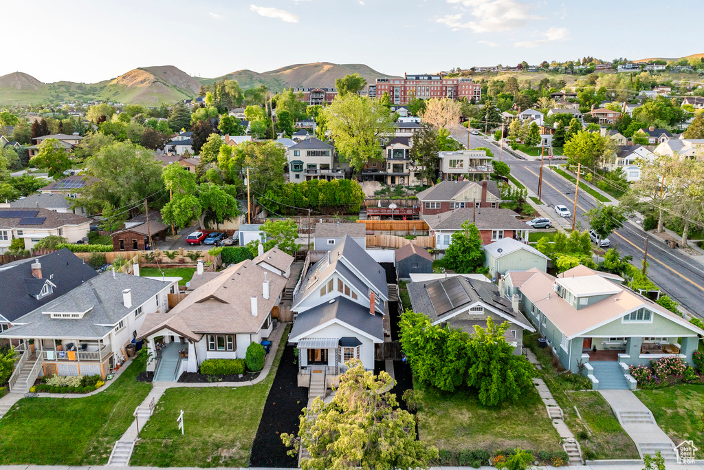 Drone / aerial view featuring a mountain view