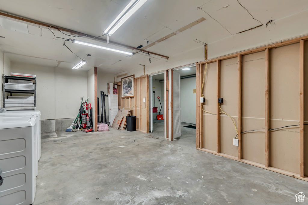 Basement with washer and clothes dryer