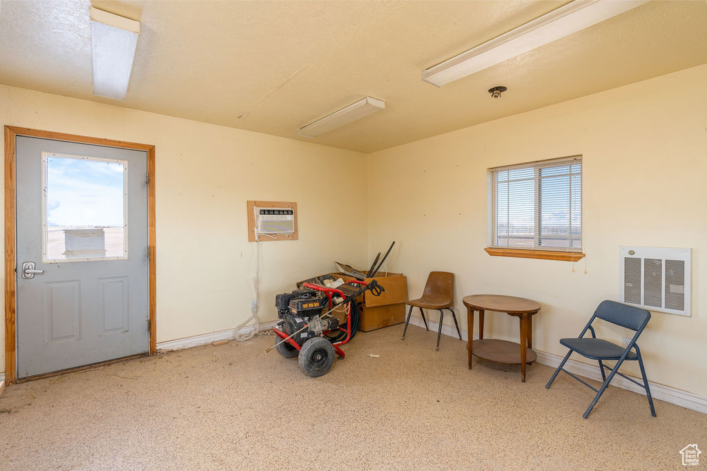 Miscellaneous room with a wall mounted AC