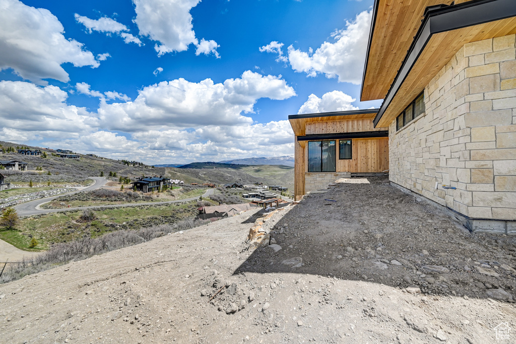 View of yard featuring a mountain view