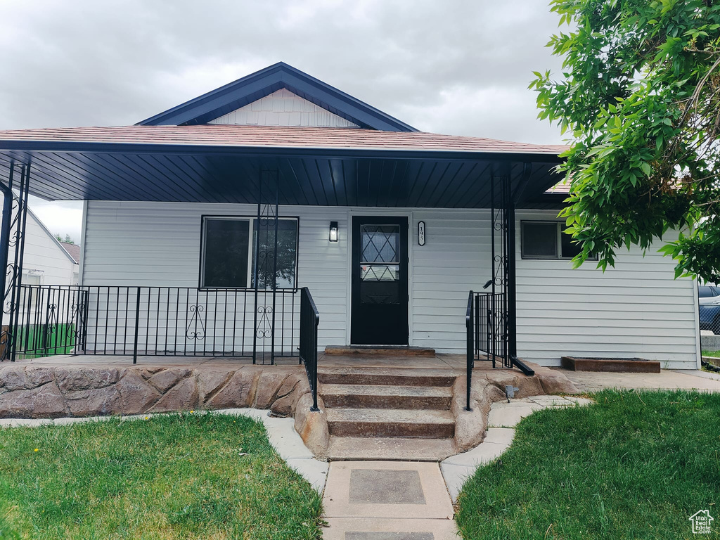 View of front of home featuring a porch