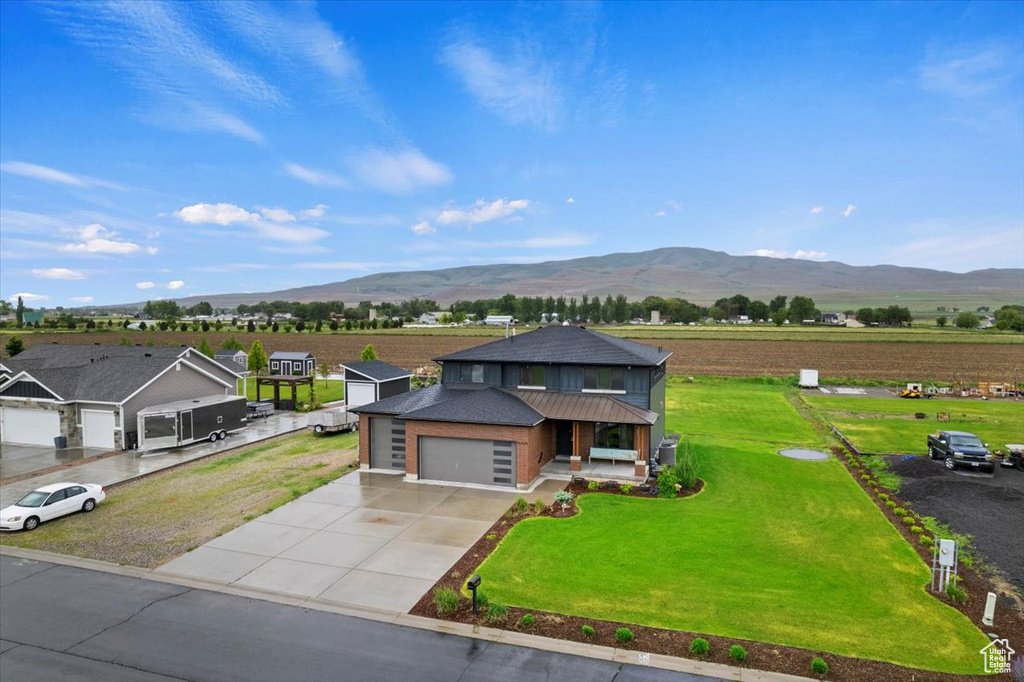 View of front of property featuring a front yard and a mountain view