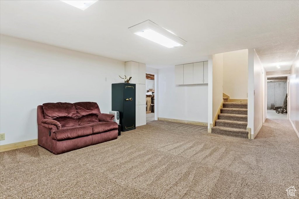 Sitting room with light carpet