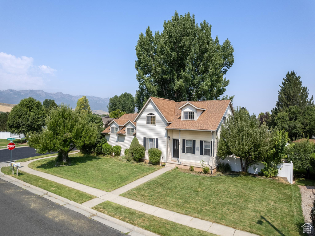 View of front property with a front lawn and a mountain view