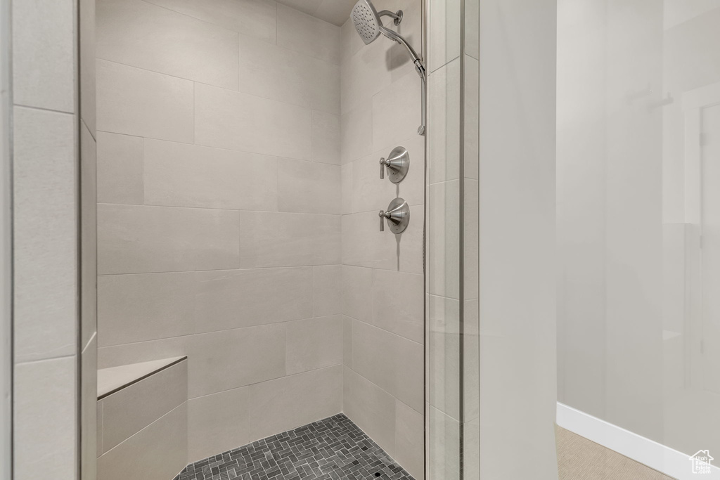 Bathroom featuring a tile shower