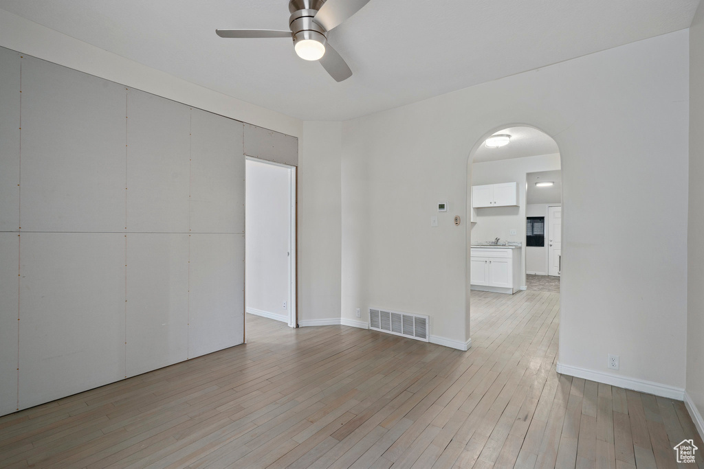 Unfurnished room featuring light hardwood / wood-style flooring and ceiling fan