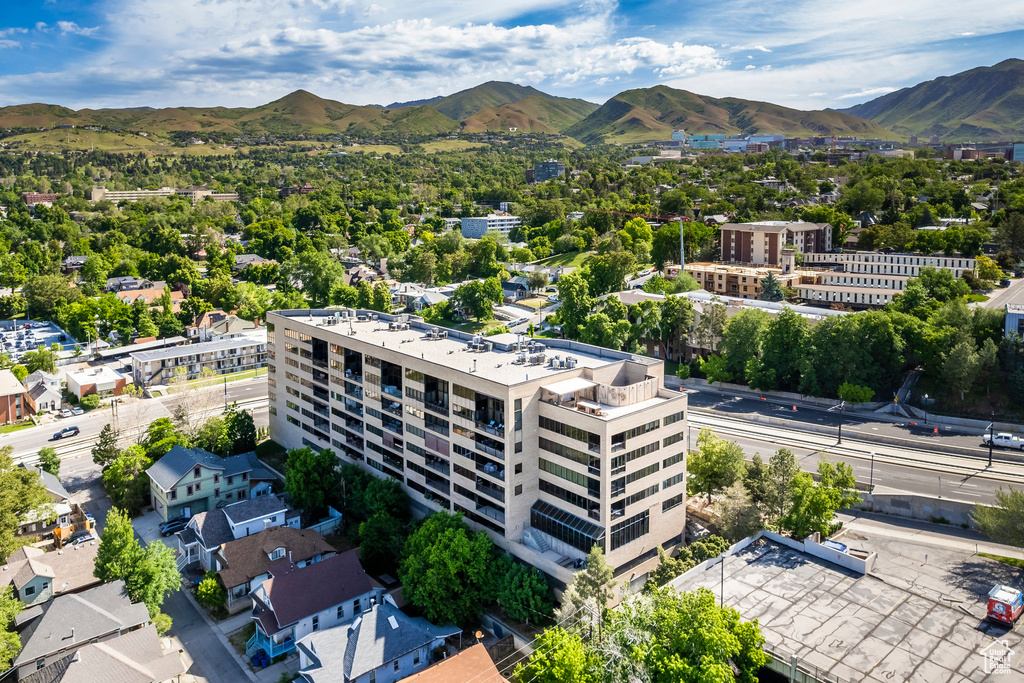 Drone / aerial view featuring a mountain view