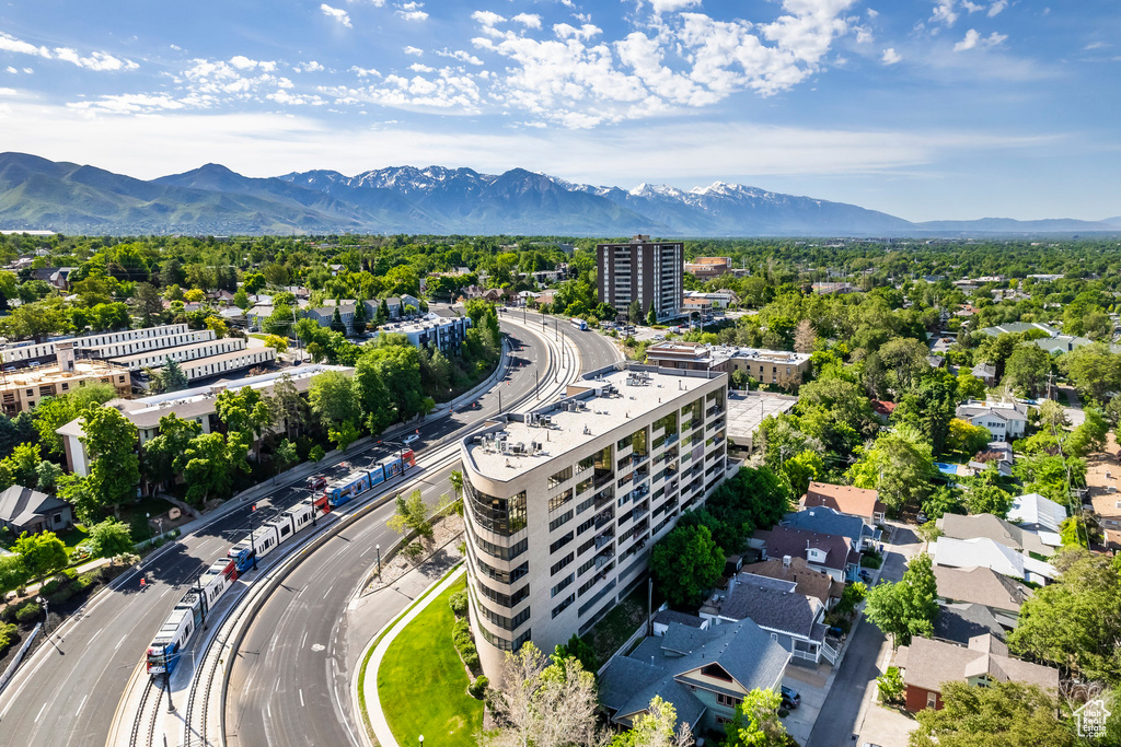 Aerial view with a mountain view