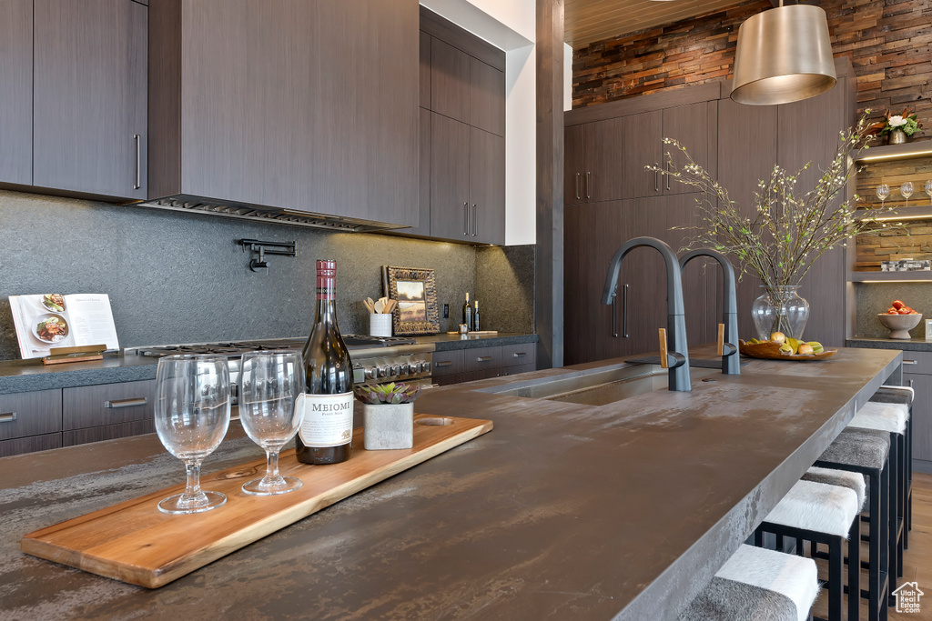 Kitchen featuring a breakfast bar area and tasteful backsplash