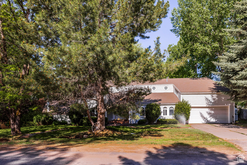 View of front of house featuring a garage