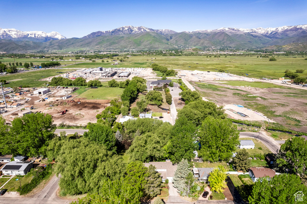 Drone / aerial view featuring a mountain view