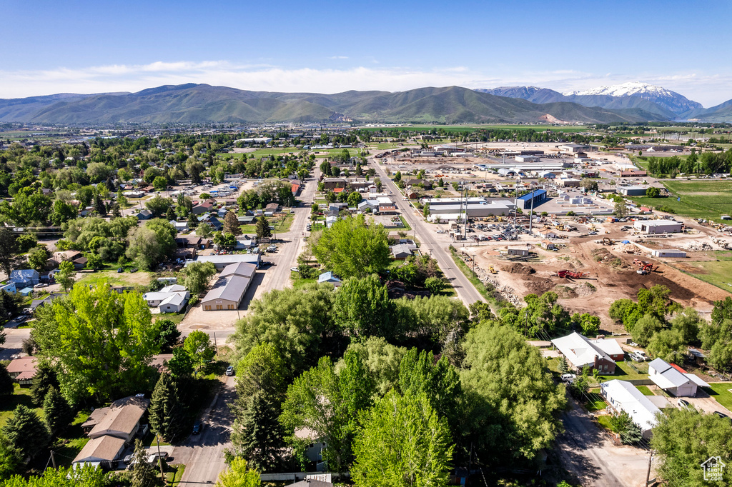 Aerial view with a mountain view