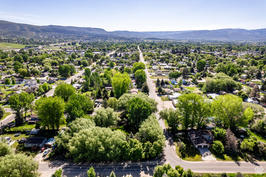 Bird\'s eye view with a mountain view