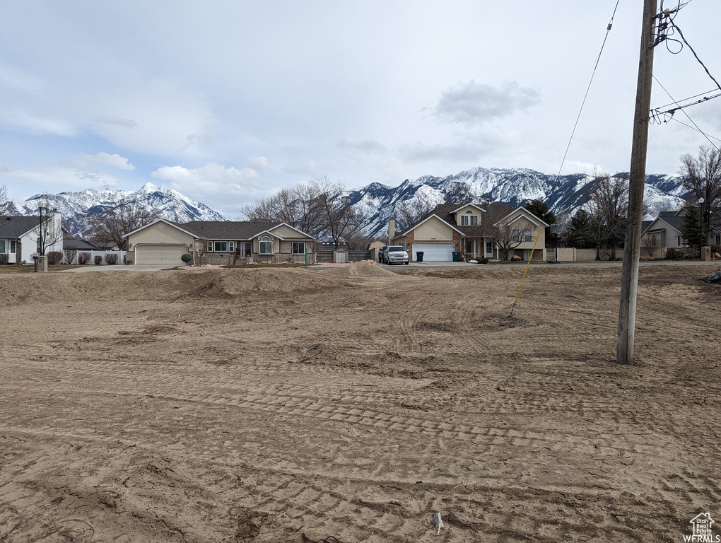 View of yard featuring a garage and a mountain view