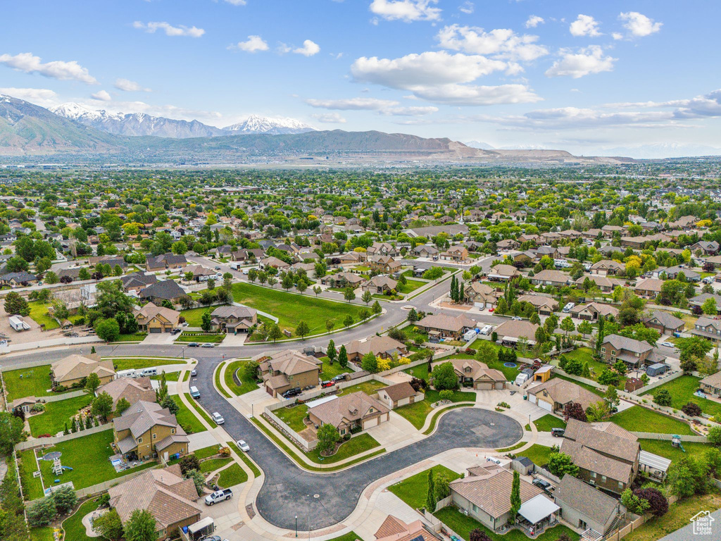 Aerial view with a mountain view