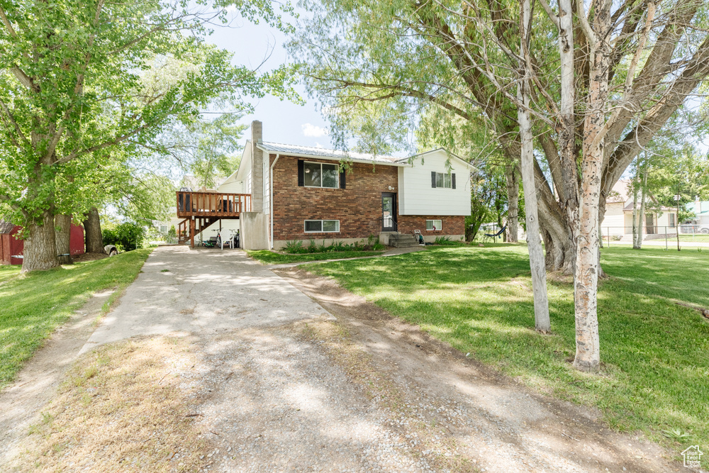 View of front of house featuring a front yard