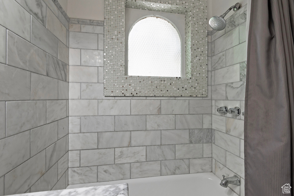 Bathroom with shower / bath combo with shower curtain