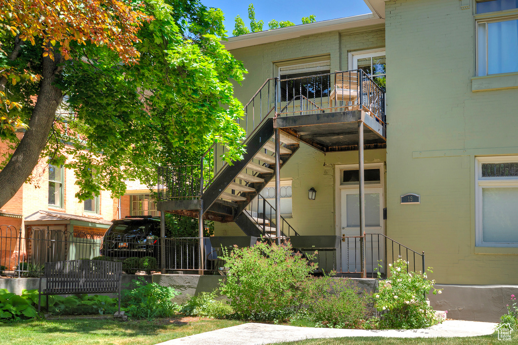 View of front facade with a balcony