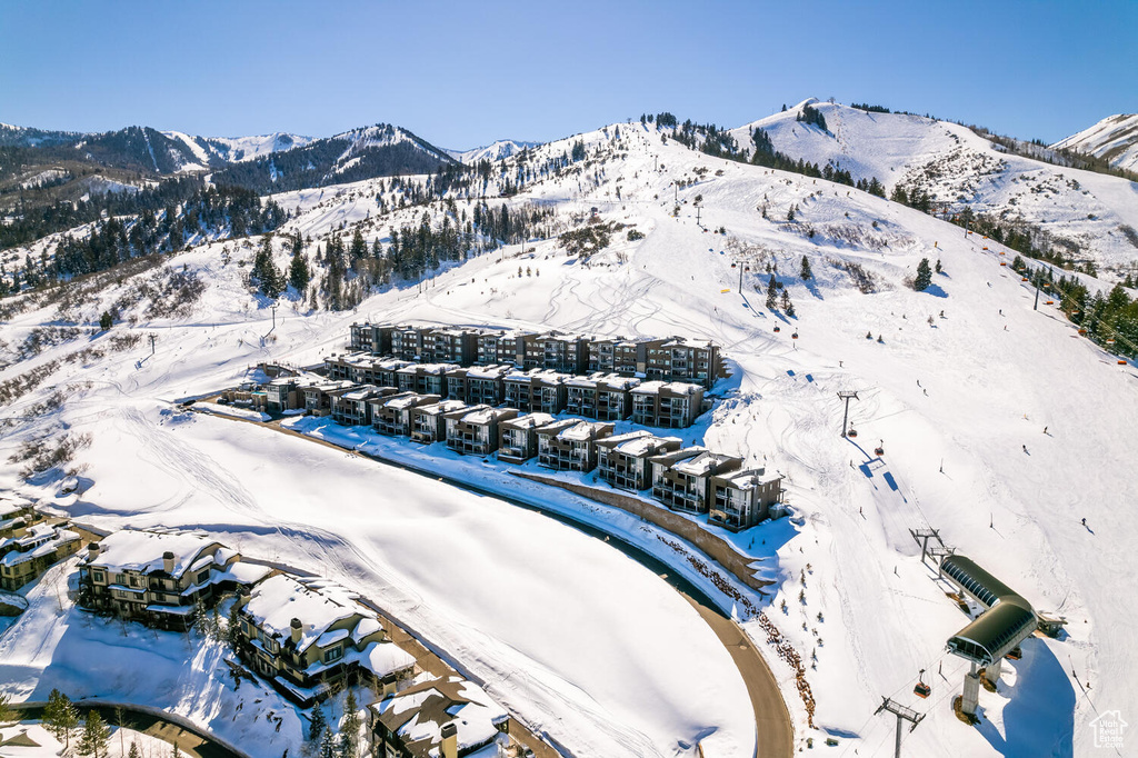 Snowy aerial view with a mountain view