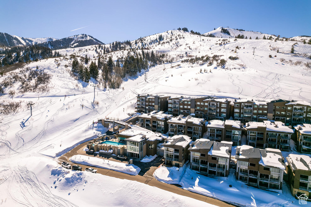 Snowy aerial view with a mountain view