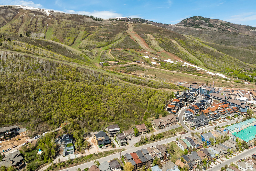 Bird's eye view with a mountain view