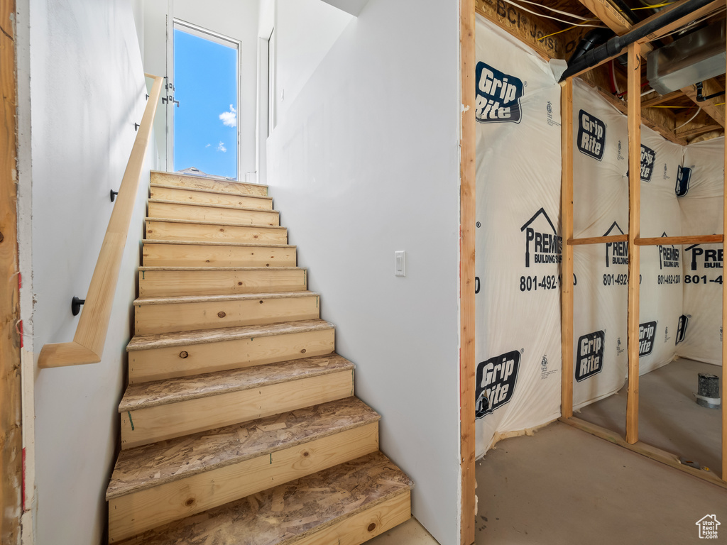 Staircase with concrete floors