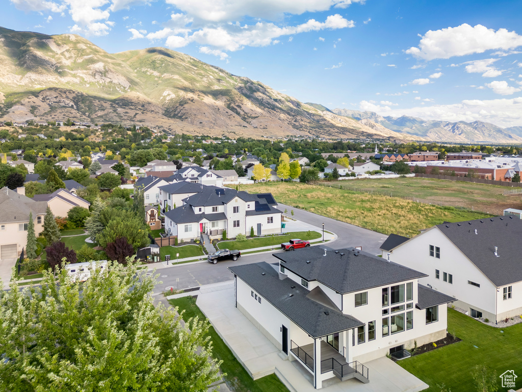 Bird's eye view with a mountain view