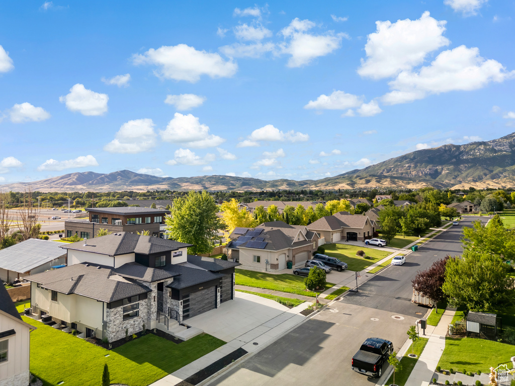 Bird's eye view with a mountain view