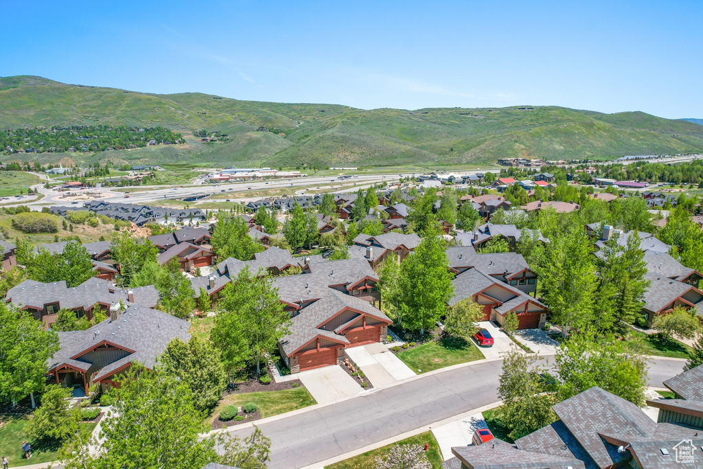 Aerial view with a mountain view