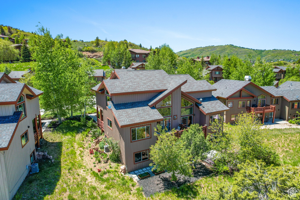 Aerial view with a mountain view