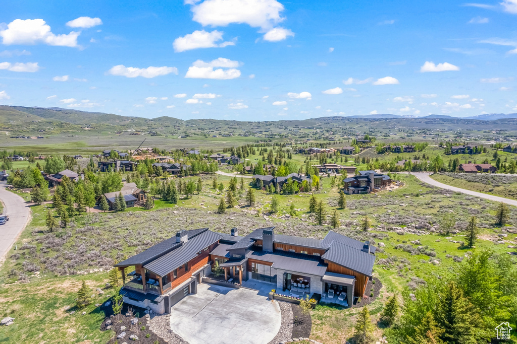 Aerial view with a mountain view