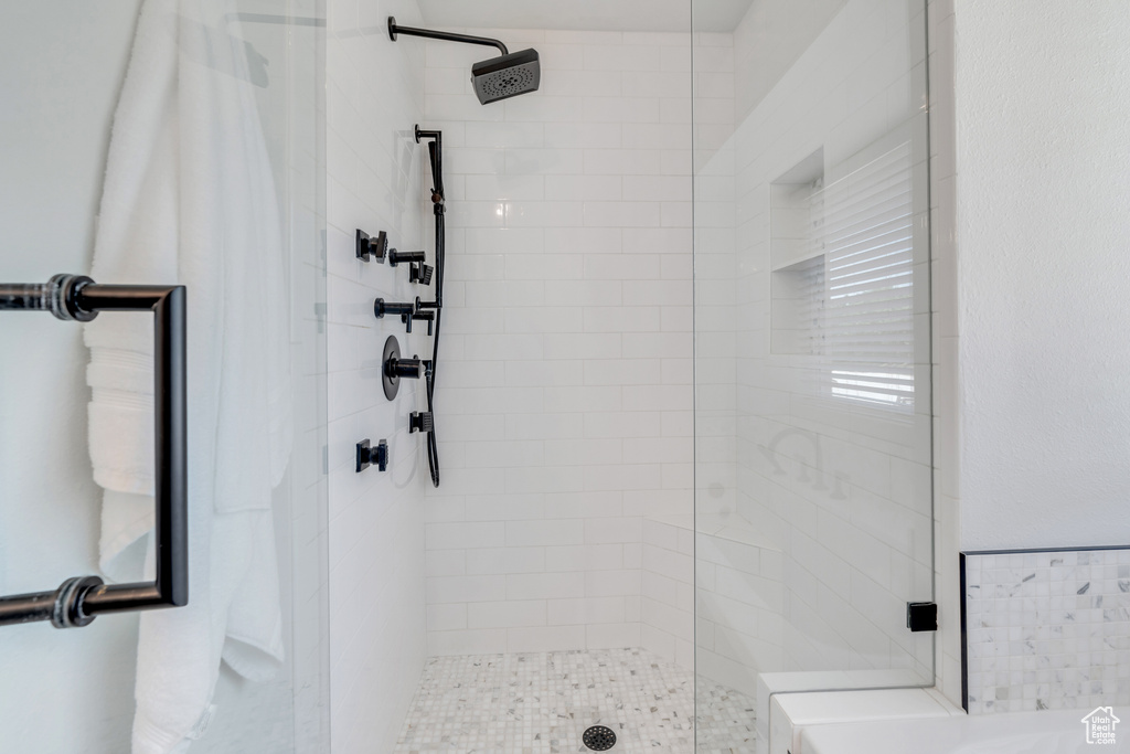 Bathroom featuring a tile shower