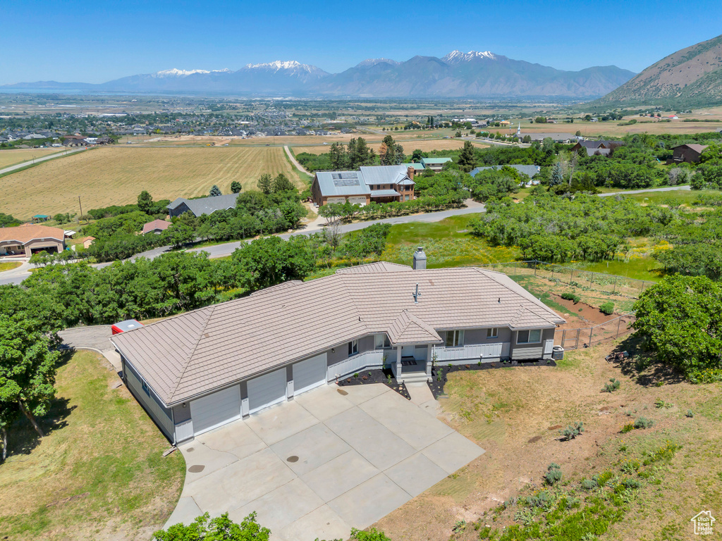 Drone / aerial view featuring a mountain view