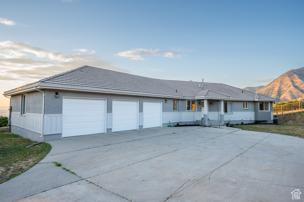 Ranch-style house featuring a garage