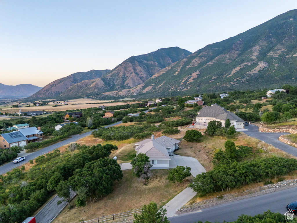 Birds eye view of property featuring a mountain view