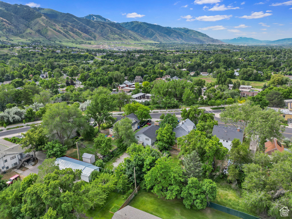 Aerial view with a mountain view