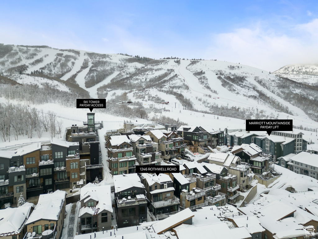 Snowy aerial view with a mountain view