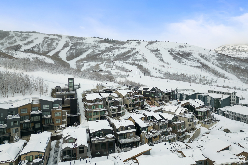 Snowy aerial view featuring a mountain view