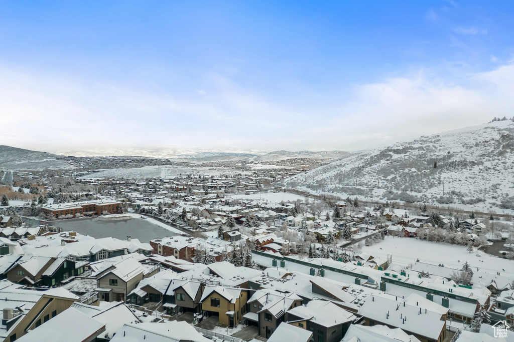 Snowy aerial view with a mountain view