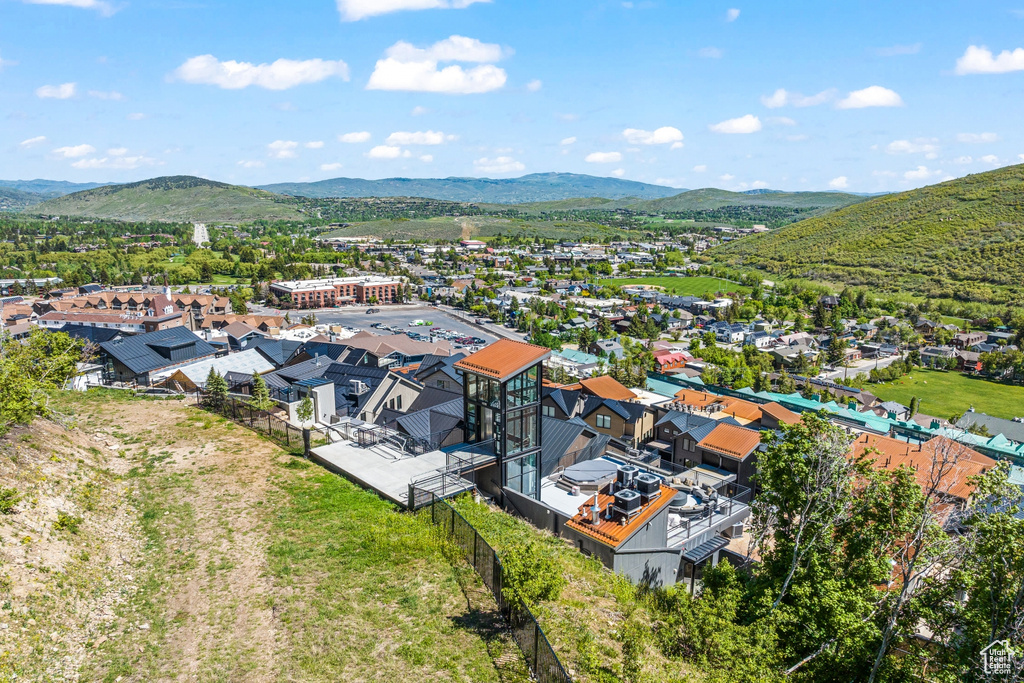 Aerial view with a mountain view