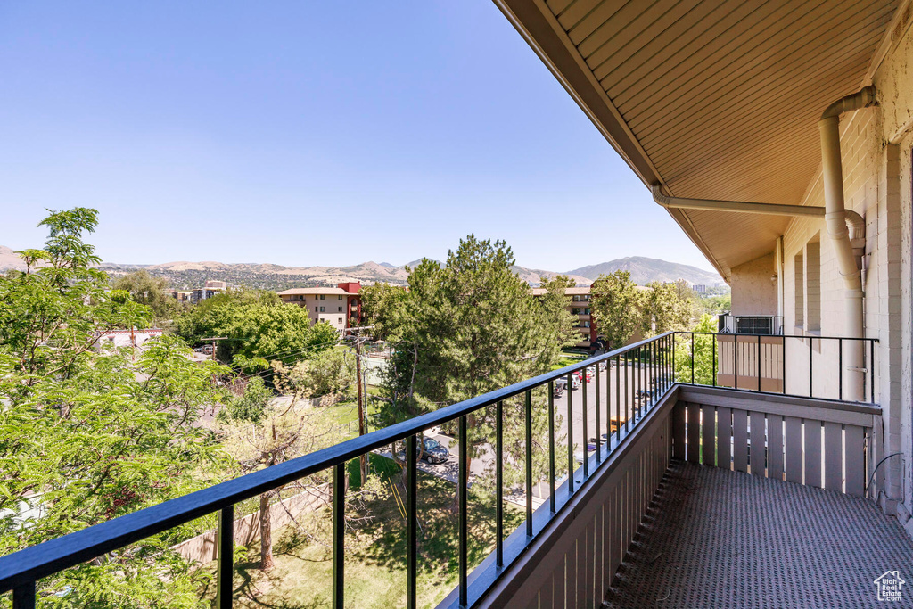 Balcony featuring a mountain view