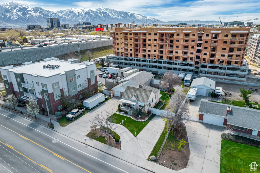 Drone / aerial view featuring a mountain view