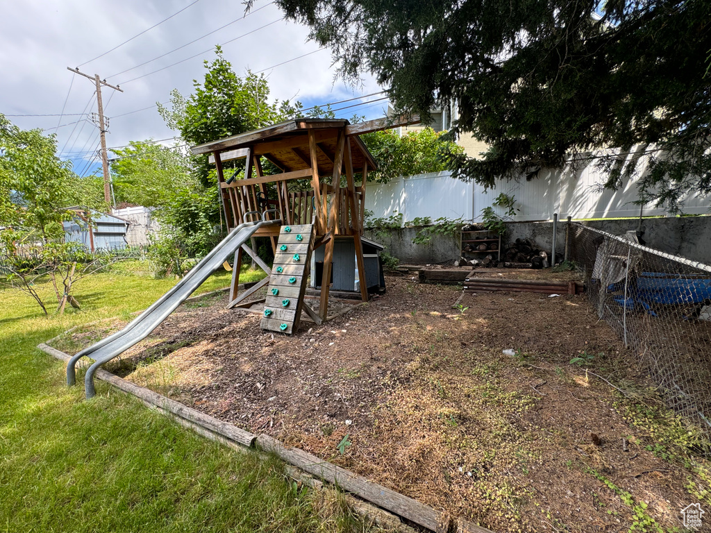 View of jungle gym featuring a lawn