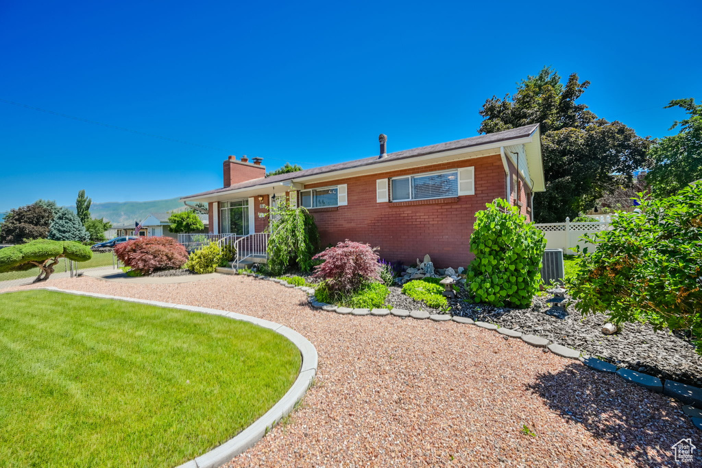 Ranch-style house with a front lawn