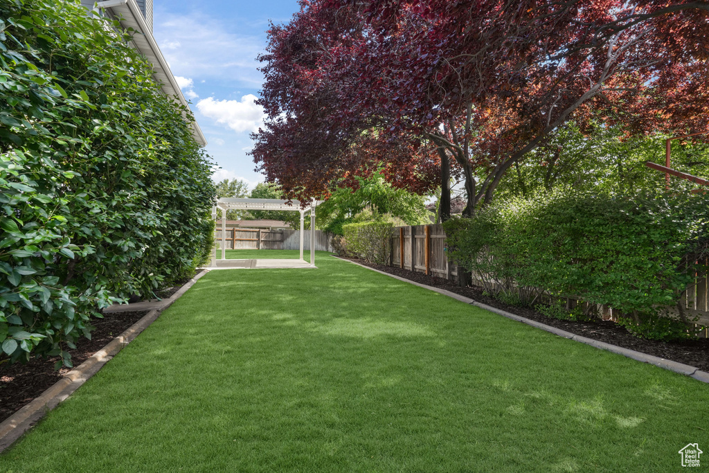 View of yard featuring a pergola