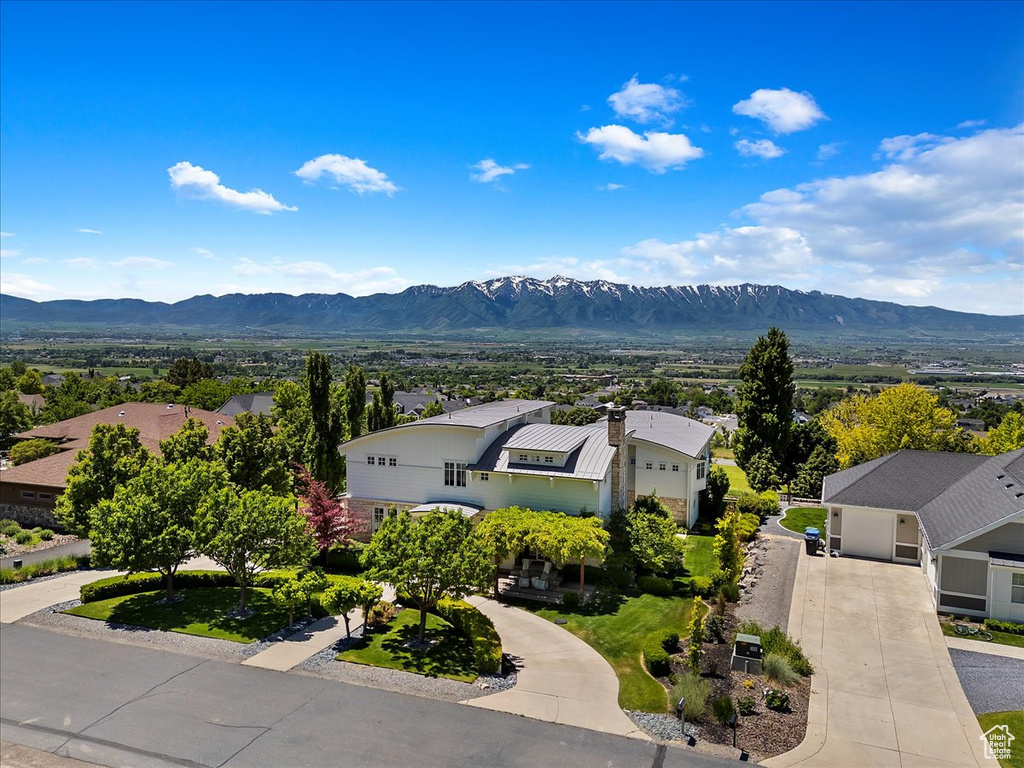 Birds eye view of property featuring a mountain view