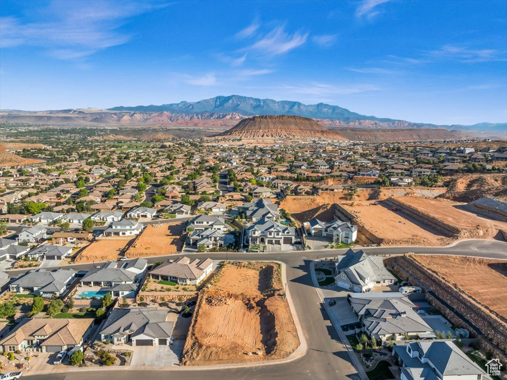 Drone / aerial view featuring a mountain view