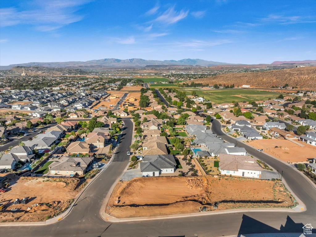 Aerial view with a mountain view