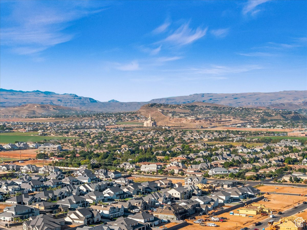 Aerial view with a mountain view