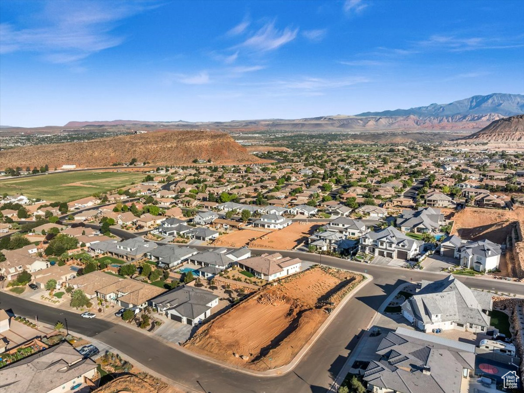 Aerial view with a mountain view